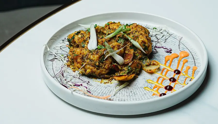 Loose prawns on a patterned plate